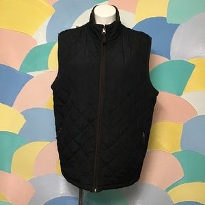 Field & Stream man vest size M color black.
